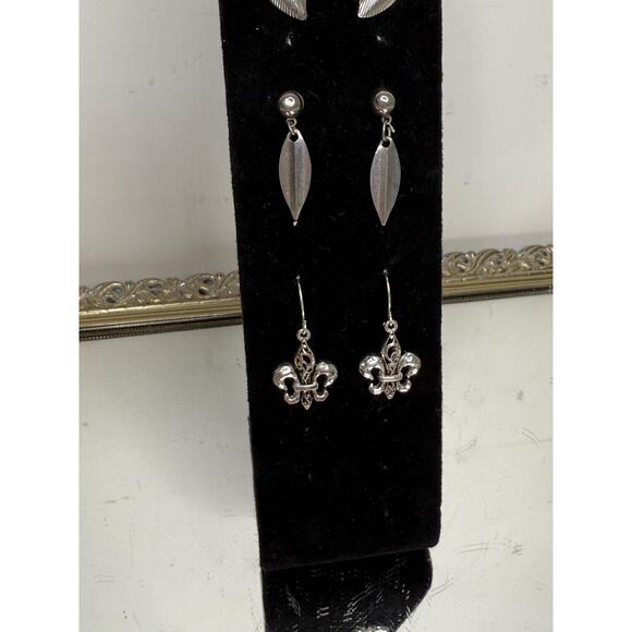 Set of three Silver Tone Vintage Earrings, Silver Heart Studs, Leave Drop Earrin - Picture 5 of 10